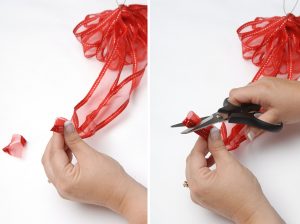Assurez-vous d’arrêter vos loupes à environ 60 cm de la fin du ruban. Avec cette section, faites une grande loupe, puis placez-la à l’arrière de la boucle, bien serrée entre vos doigts.